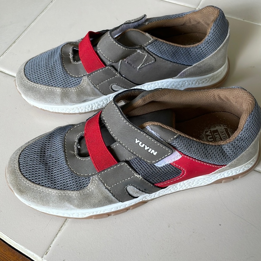 Boys gray shoes 3